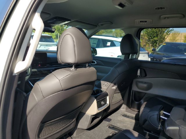 New 2027 Kia Carnival EX FWD image 17