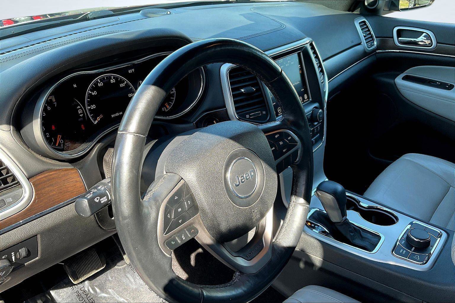 Used 2018 Jeep Grand Cherokee Limited AWD/4WD image 15