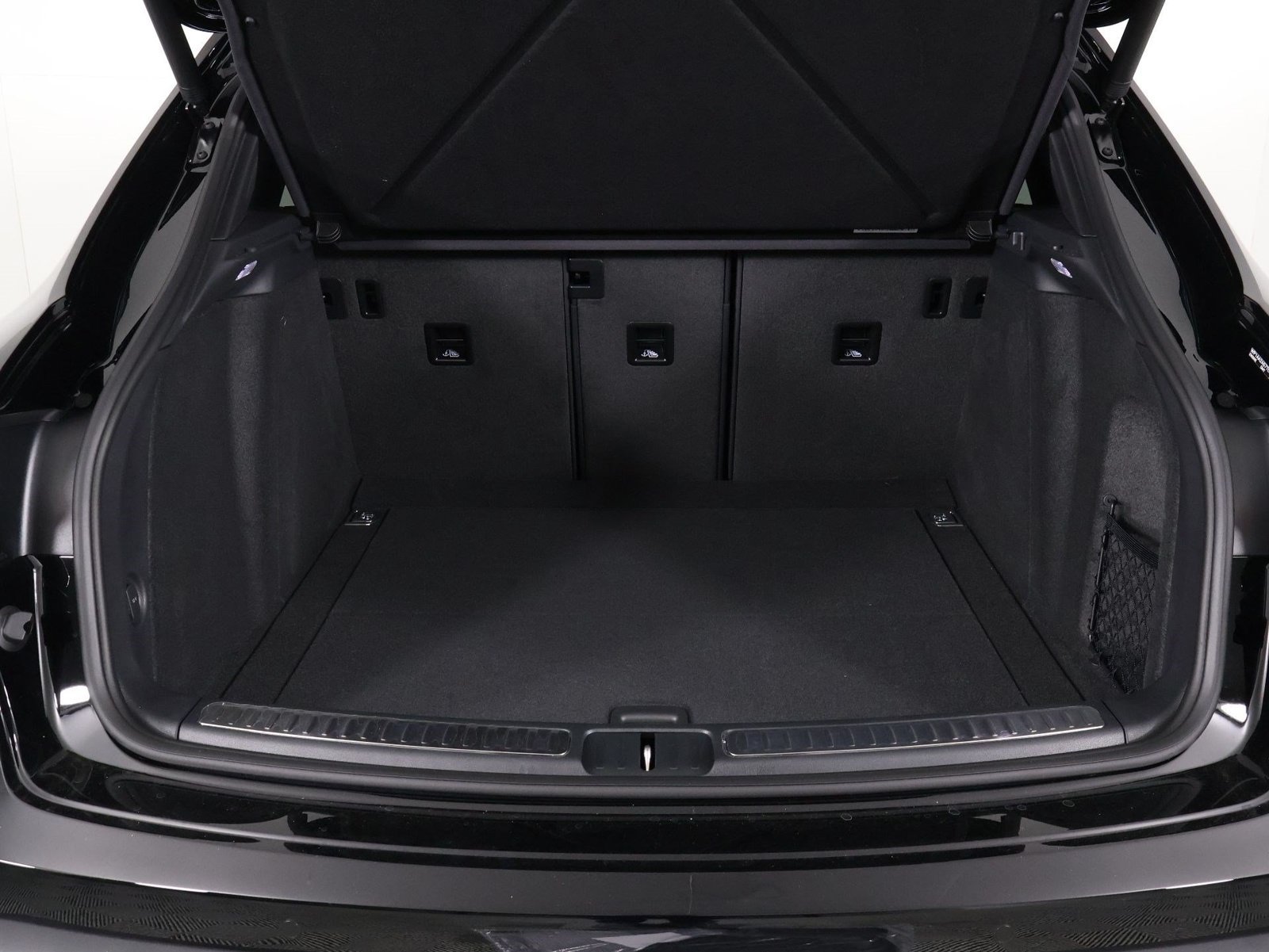 New 2026 Porsche Macan AWD/4WD image 19