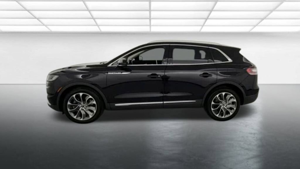 Used 2022 Lincoln Nautilus Reserve image 5