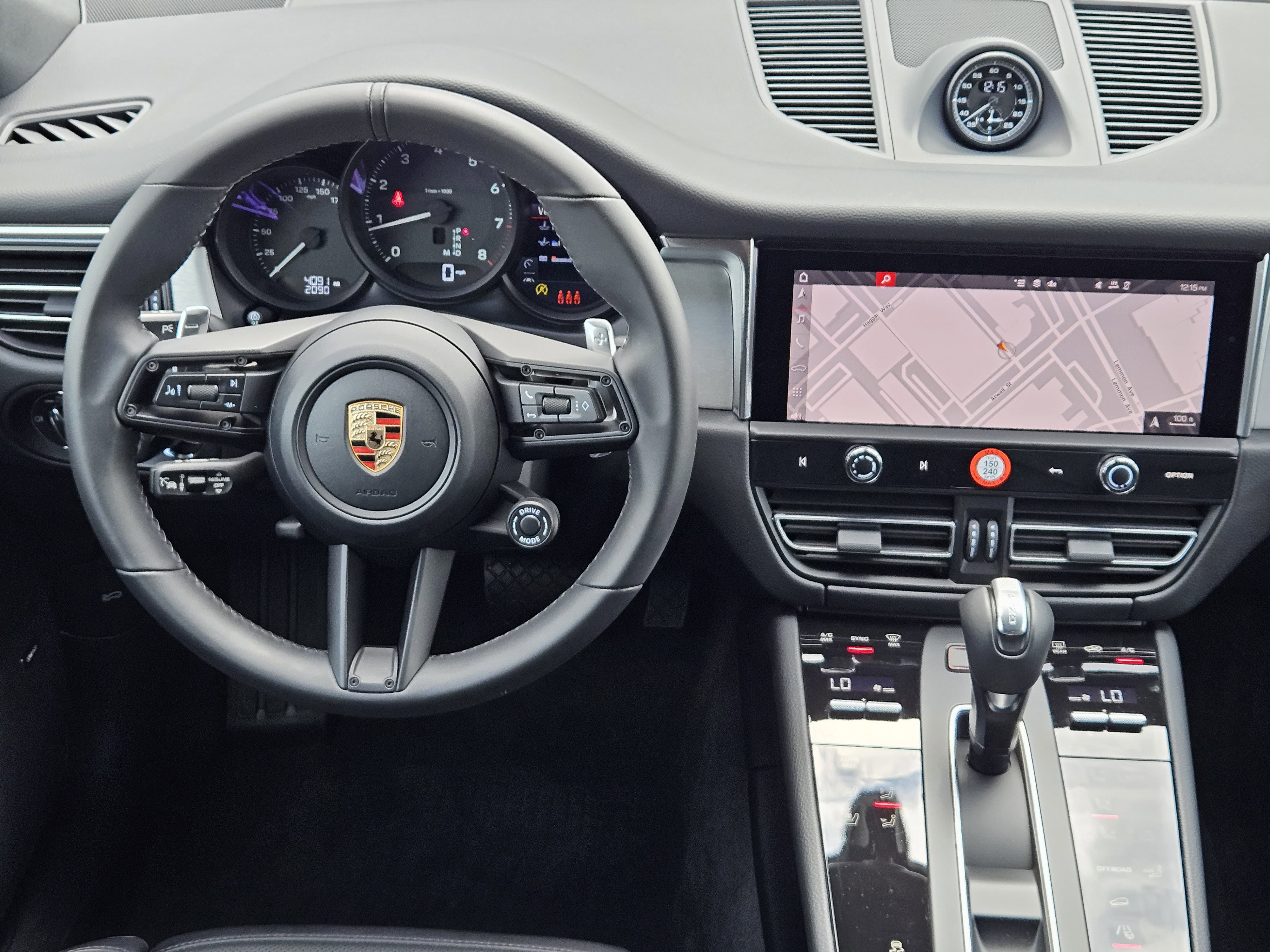 Certified 2026 Porsche Macan AWD/4WD image 25
