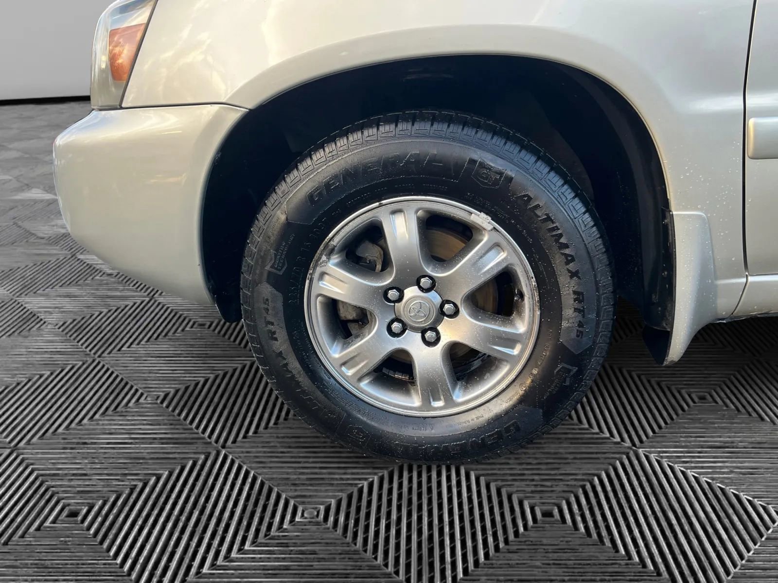 Used 2005 Toyota Highlander Limited image 16