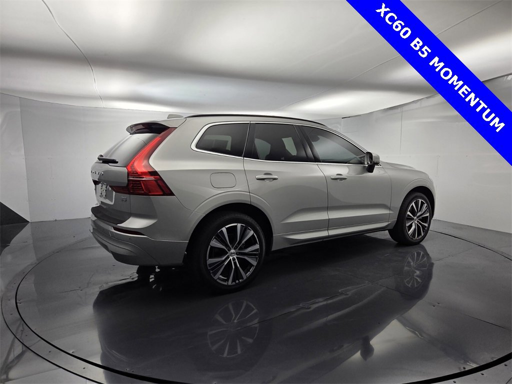 Used 2022 Volvo XC60 B5 Momentum image 18