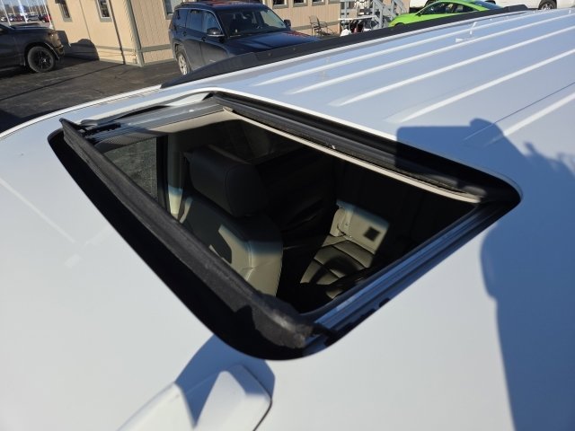 Used 2017 GMC Yukon XL SLT w/ Open Road Package image 3