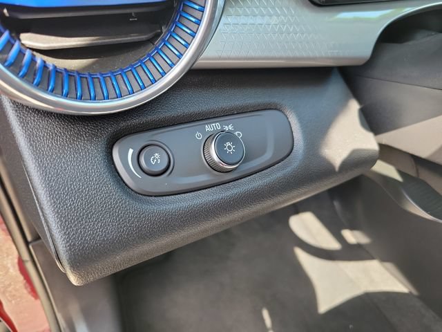 Used 2025 Chevrolet Trax LT FWD image 31