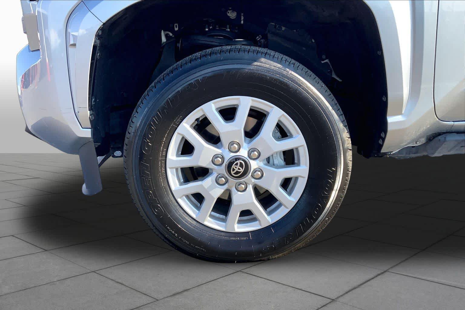 Used 2025 Toyota Tacoma SR5 AWD/4WD image 11