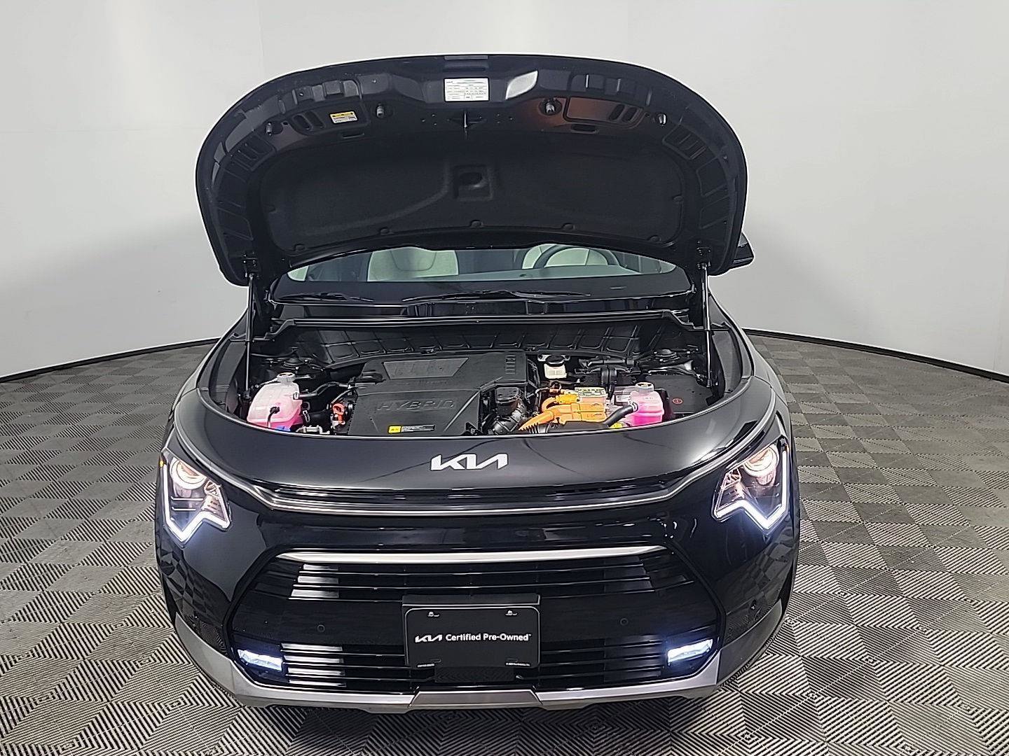 Used 2025 Kia Niro SX image 14