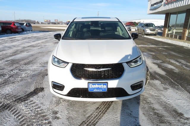 Used 2024 Chrysler Pacifica Limited w/ Trailer Tow Group image 5