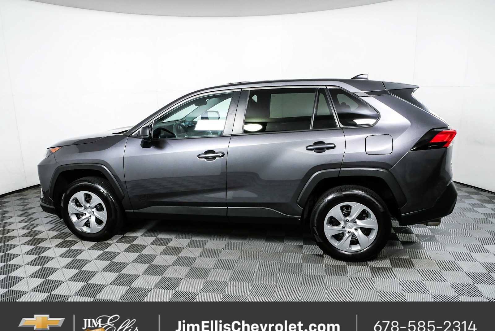 Used 2022 Toyota RAV4 LE FWD image 27