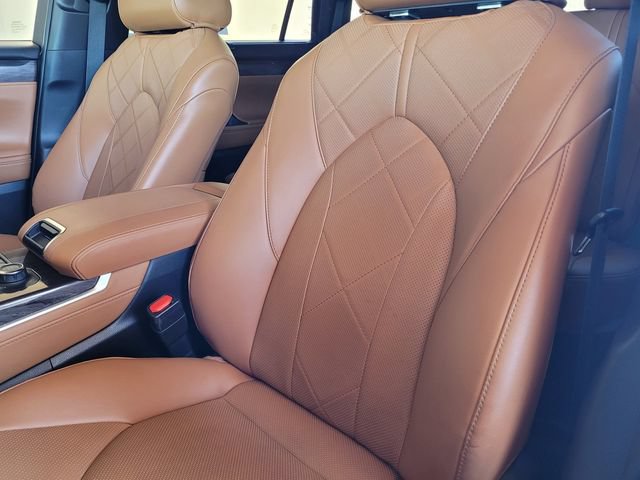 Certified 2024 Toyota Highlander Platinum AWD/4WD image 20