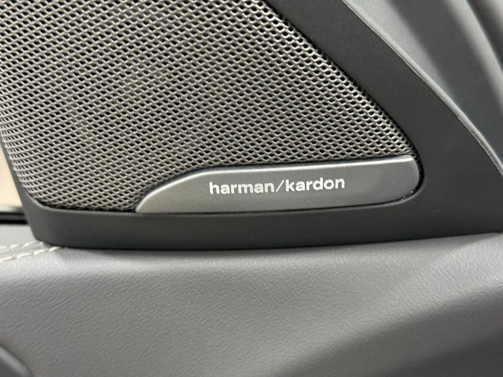 New 2026 BMW X6 xDrive40i w/ Executive Package image 25