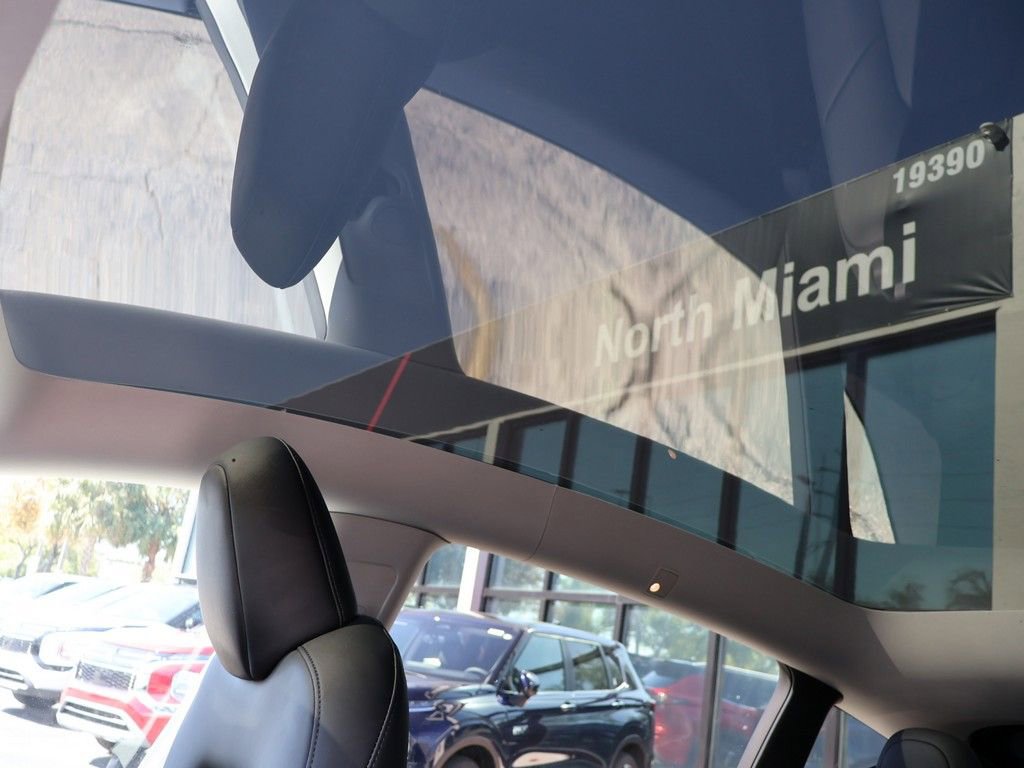 Used 2025 Tesla Model Y Long Range image 21