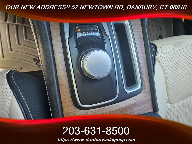 Used 2017 Chrysler 300 C Platinum w/ Safetytec Plus Group AWD/4WD image 14