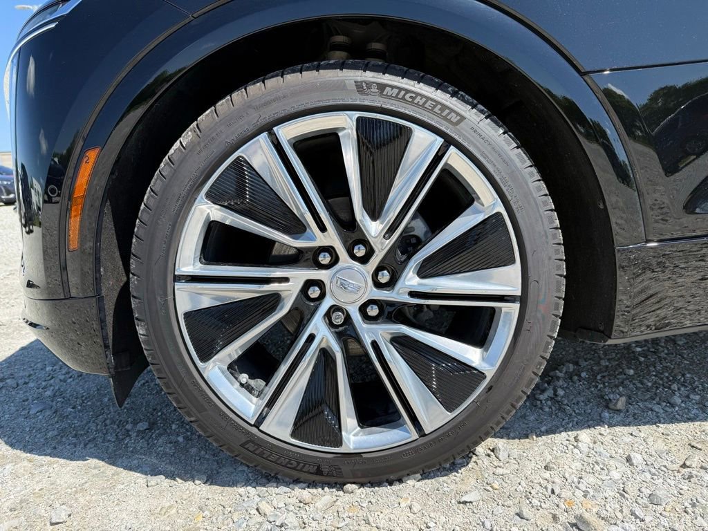 Certified 2025 Cadillac Lyriq Luxury AWD/4WD image 14
