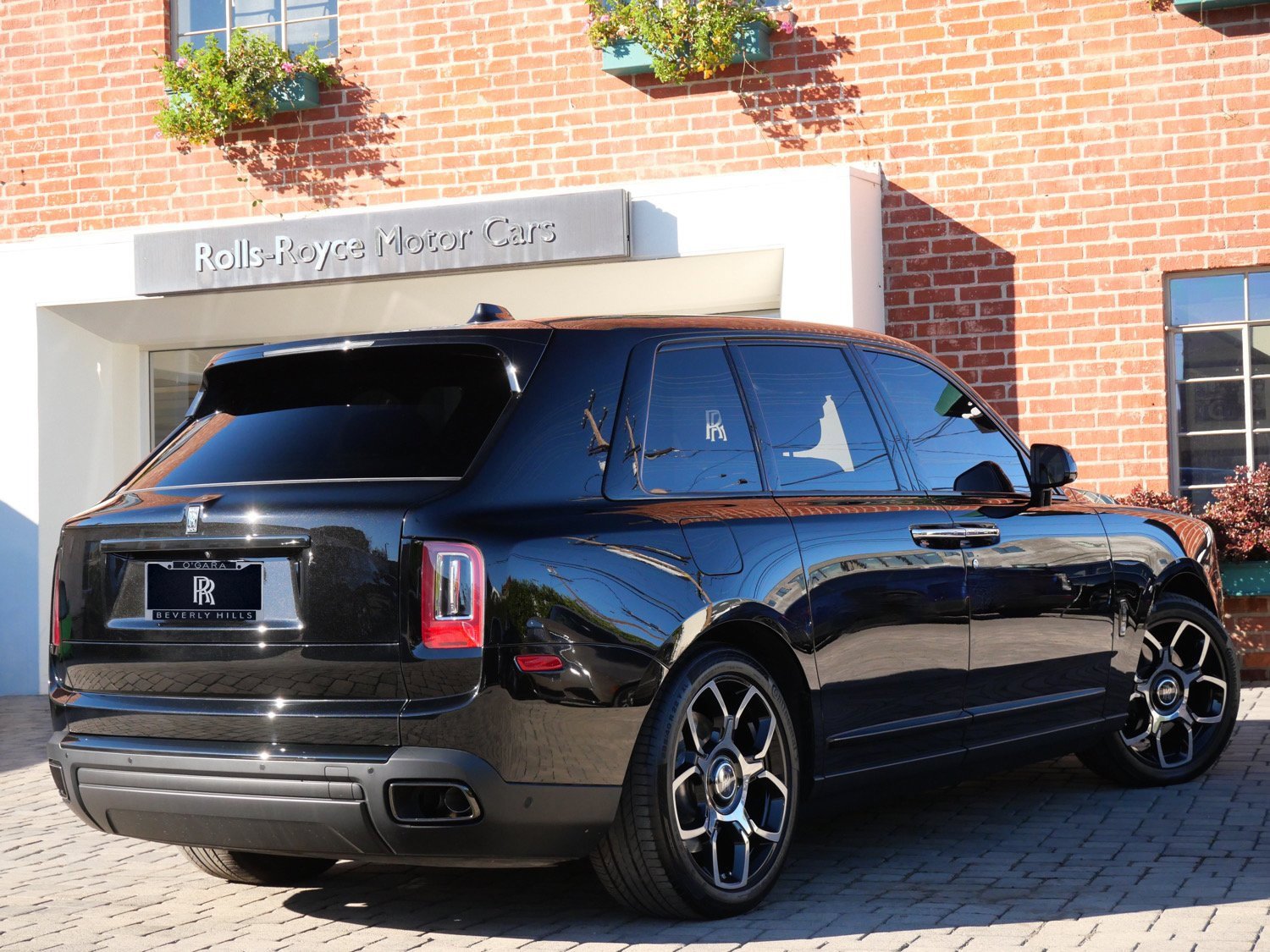Used 2024 Rolls-Royce Cullinan Black Badge image 2