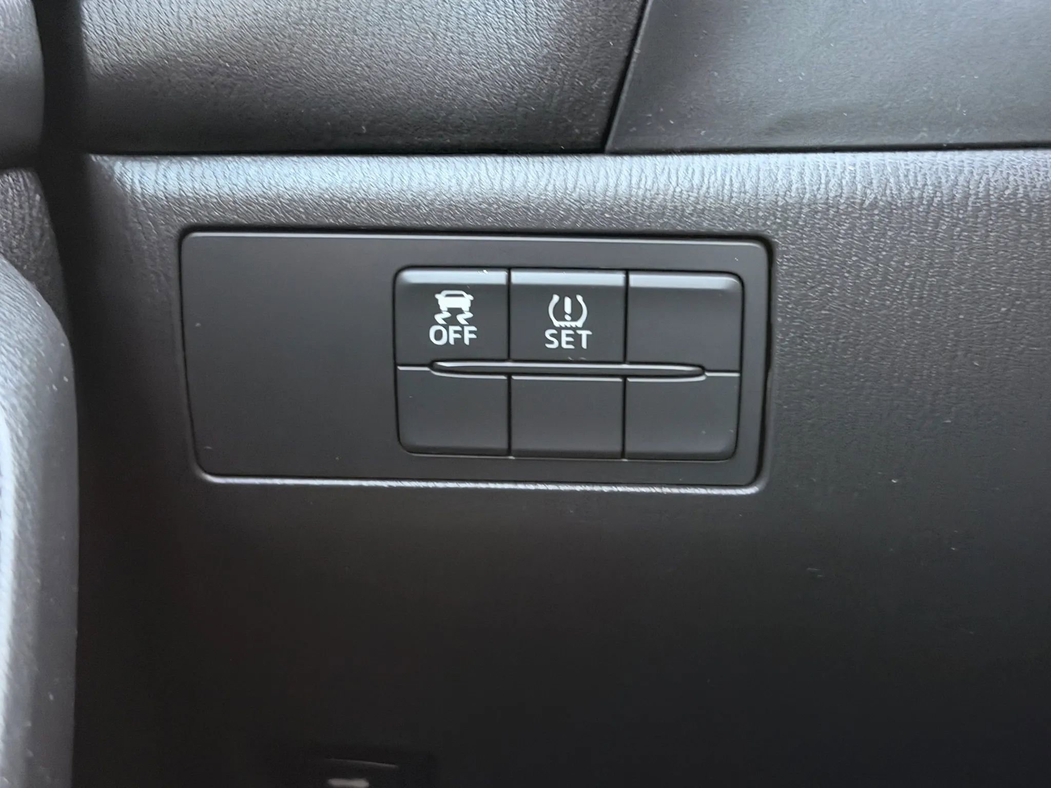 Used 2015 MAZDA MAZDA3 i Sport FWD image 33