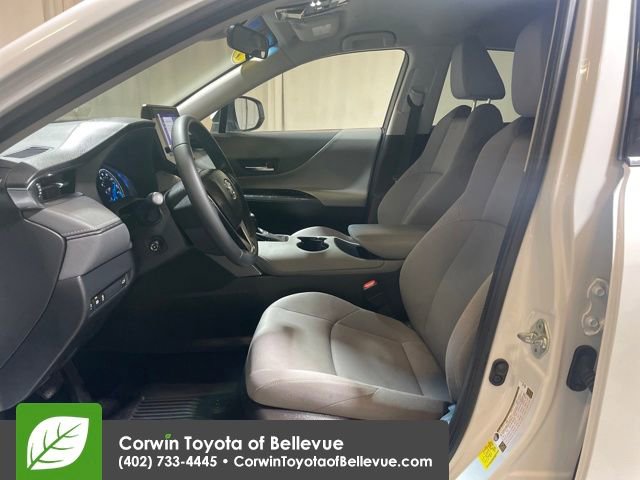 Certified 2023 Toyota Venza LE image 9