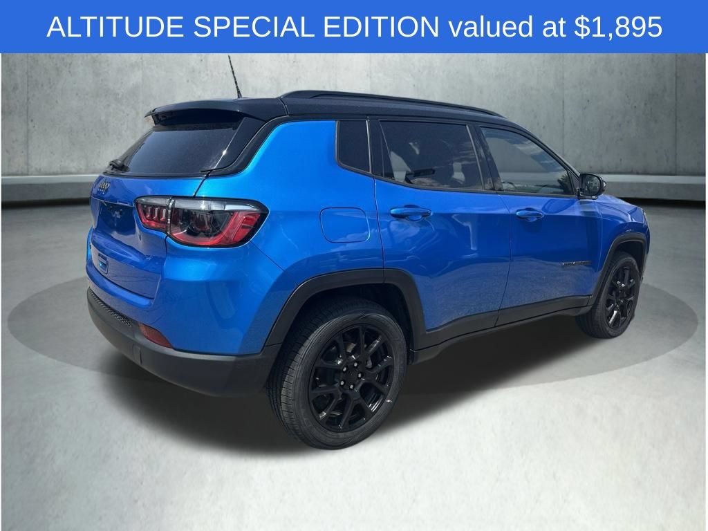 Used 2024 Jeep Compass Latitude w/ Sun and Sound Group AWD/4WD image 7