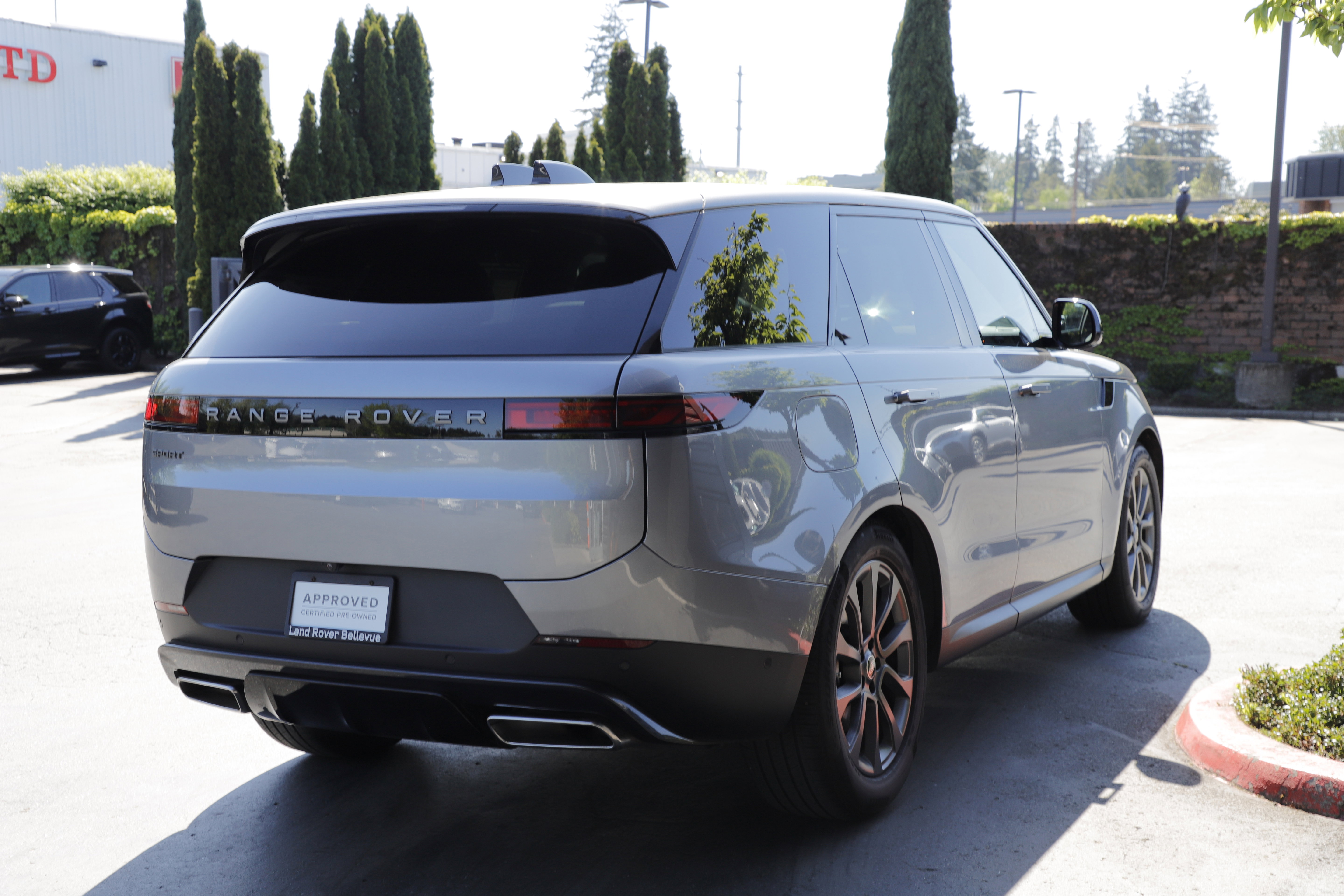 Certified 2025 Land Rover Range Rover Sport AWD/4WD image 10
