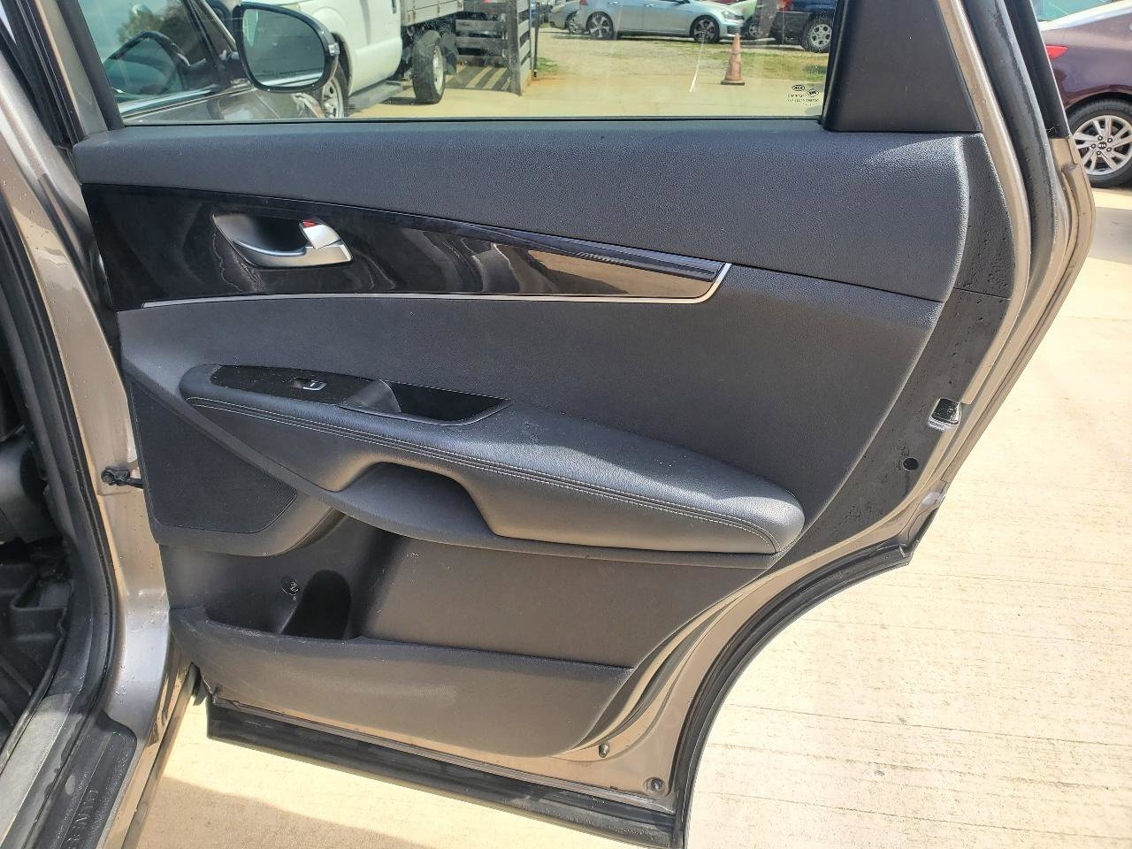 Used 2016 Kia Sorento EX image 8