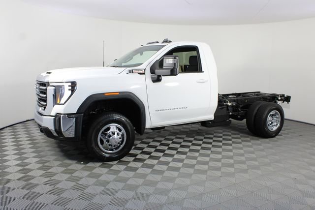 New 2026 GMC Sierra 3500 SLE w/ SLE Convenience Package AWD/4WD image 2