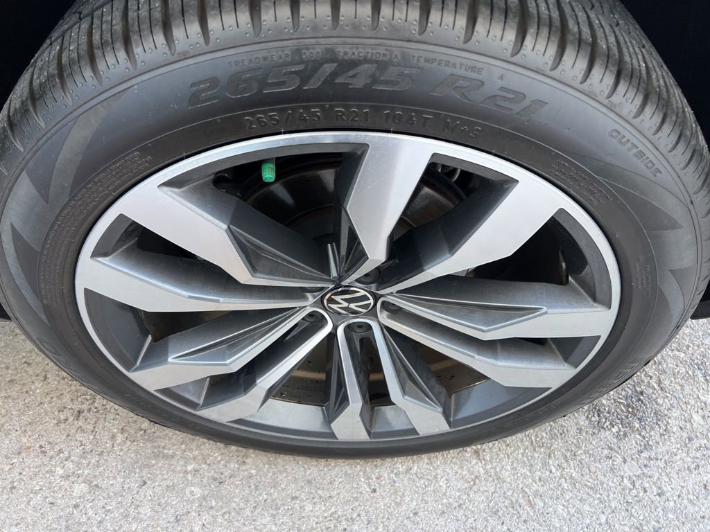 Used 2023 Volkswagen Atlas Cross Sport SEL Premium R-Line image 30