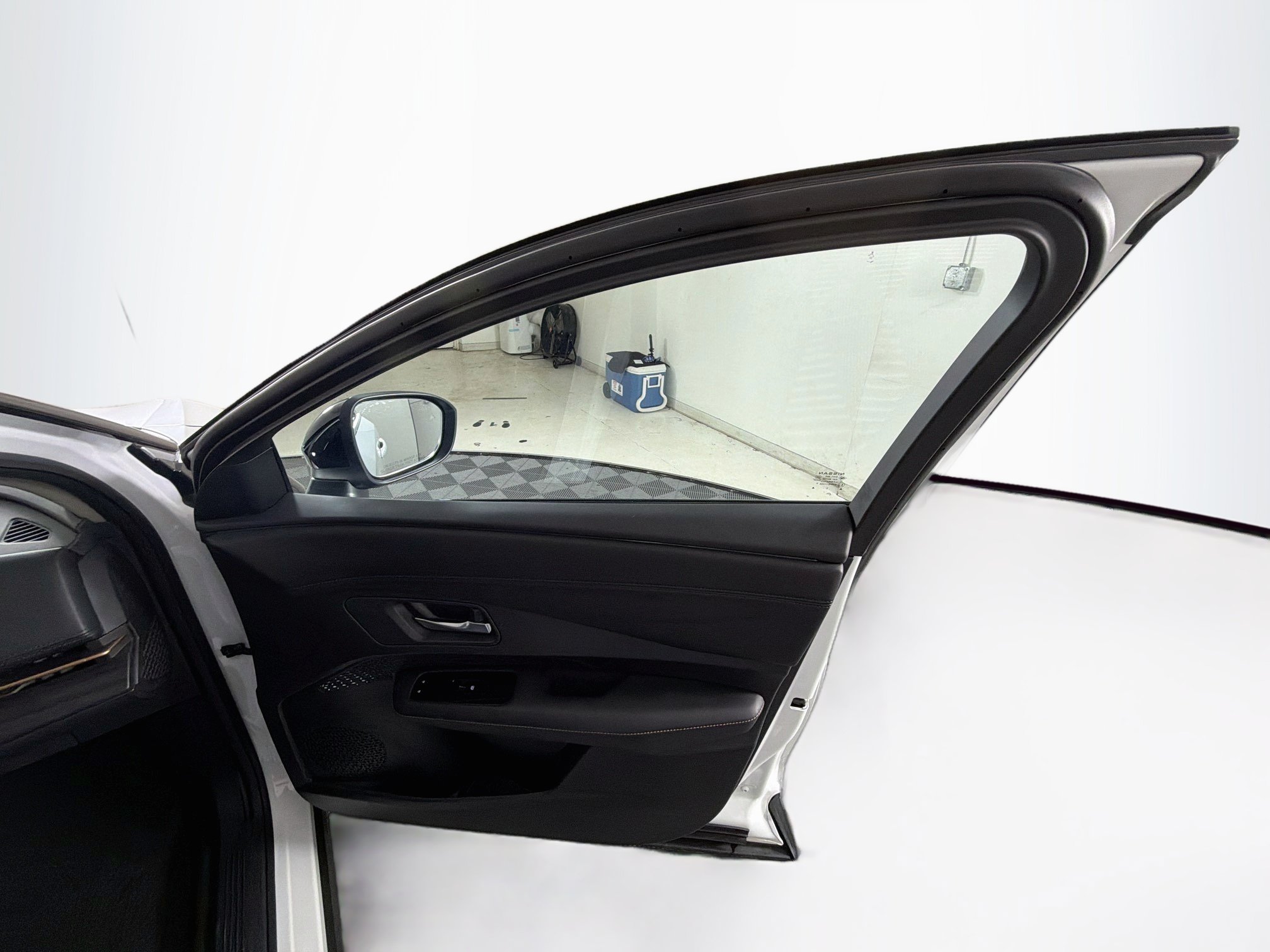 Used 2024 Nissan Ariya FWD image 31