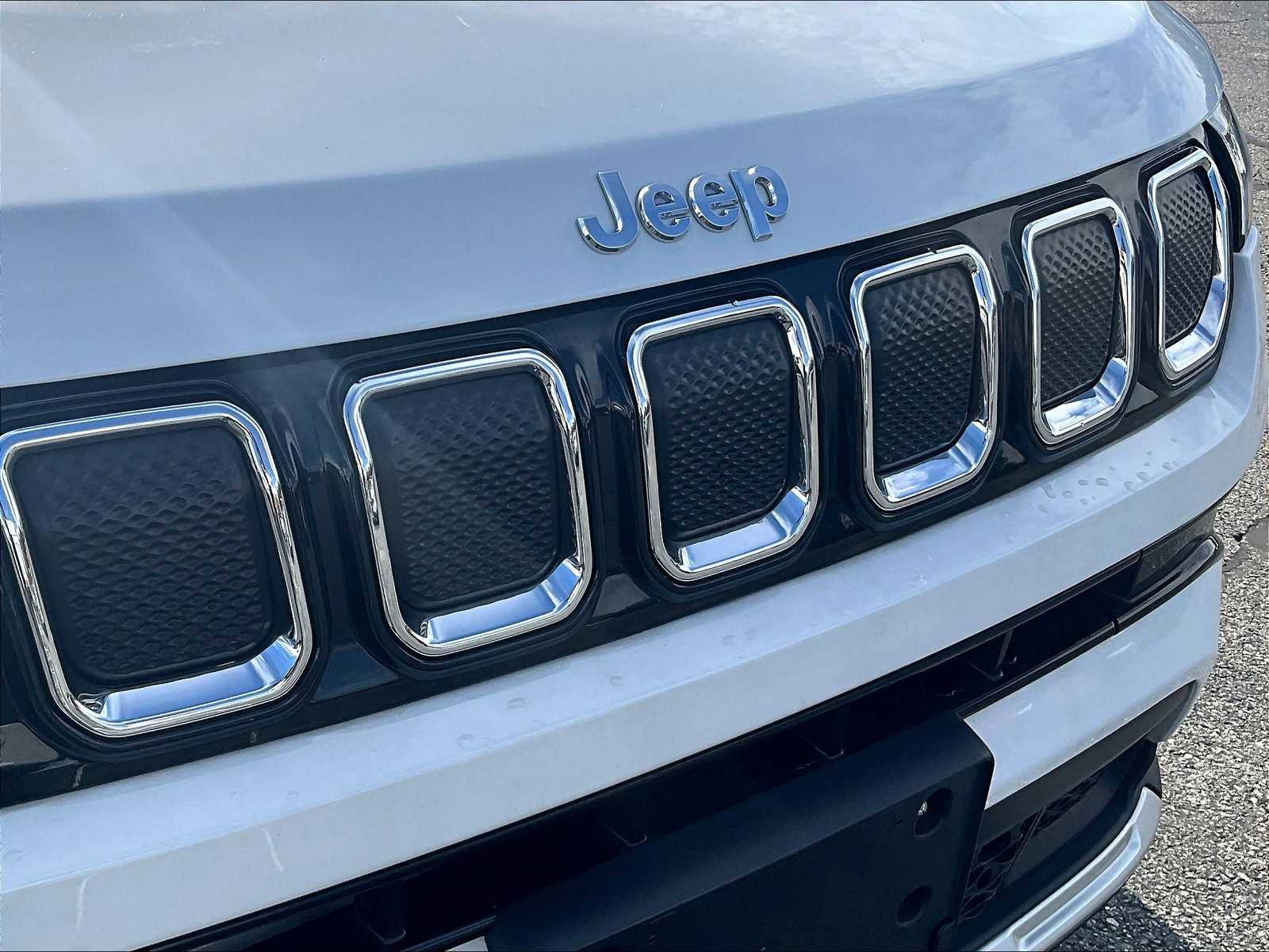 Used 2022 Jeep Compass Limited image 30