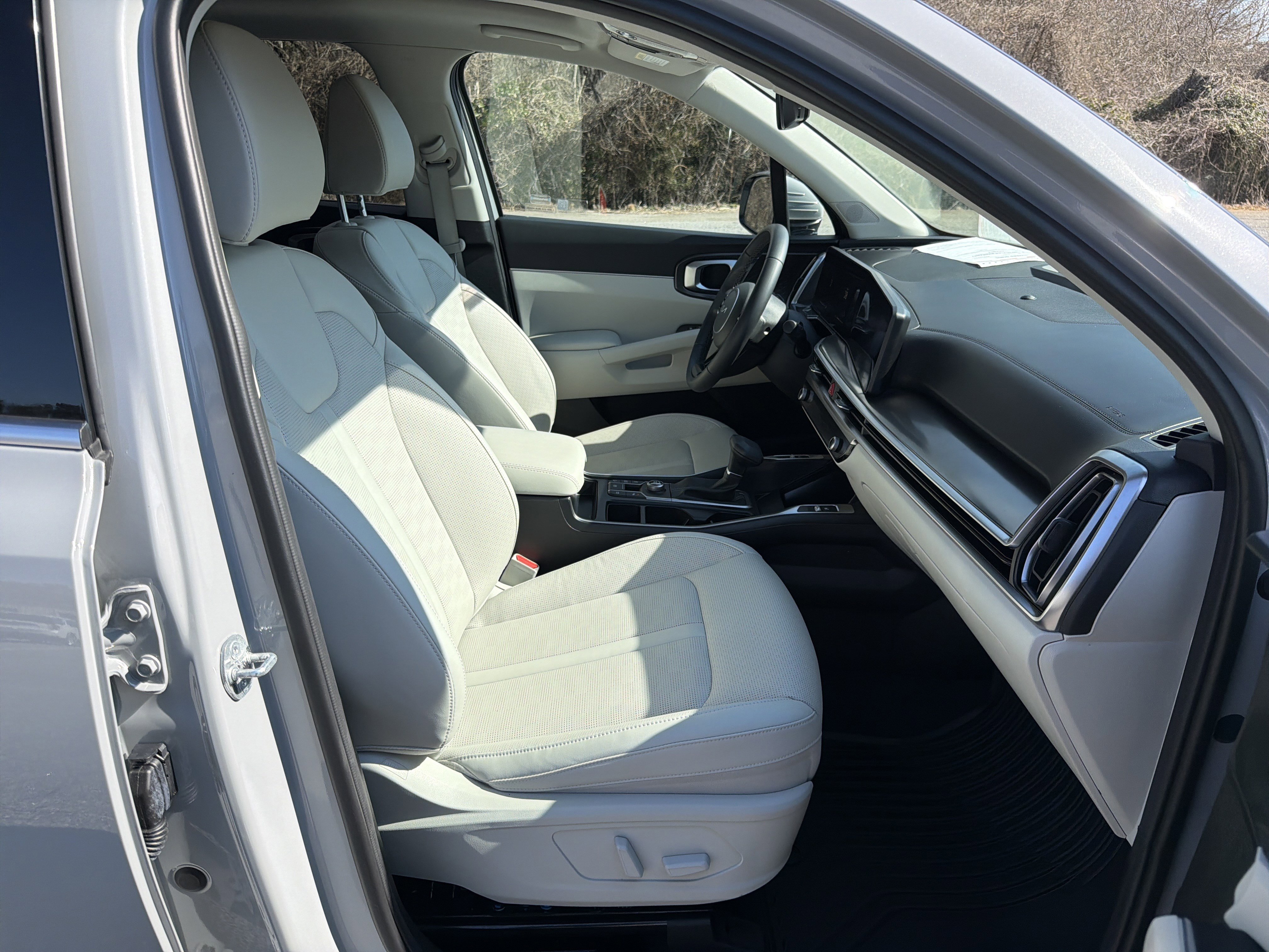 Used 2025 Kia Sorento EX w/ Panoramic Sunroof Package image 15