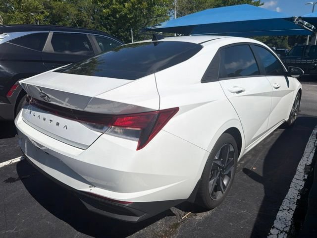 Used 2023 Hyundai Elantra SEL w/ Convenience Package FWD image 8