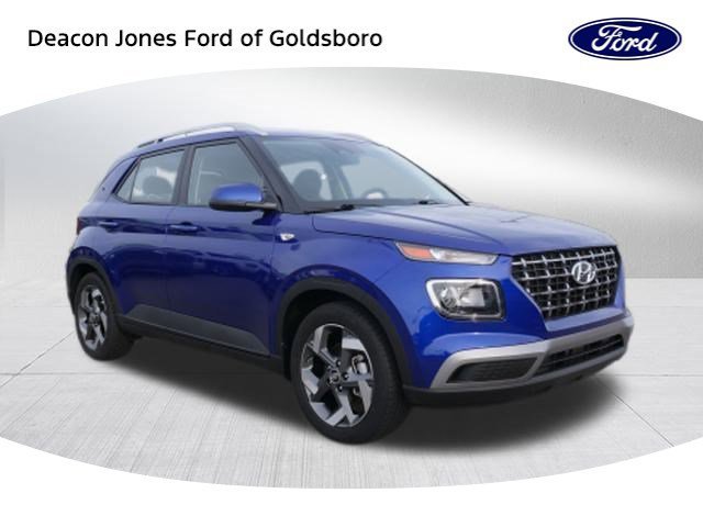 Used 2023 Hyundai Venue SEL video 1