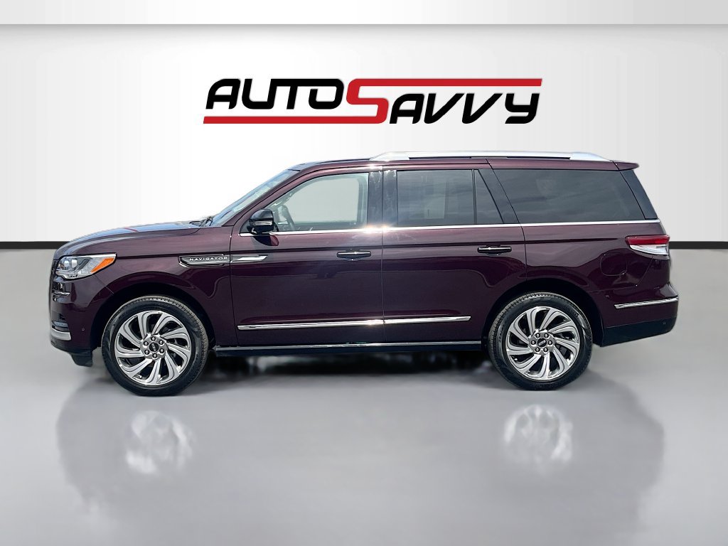 Used 2024 Lincoln Navigator Reserve AWD/4WD image 4