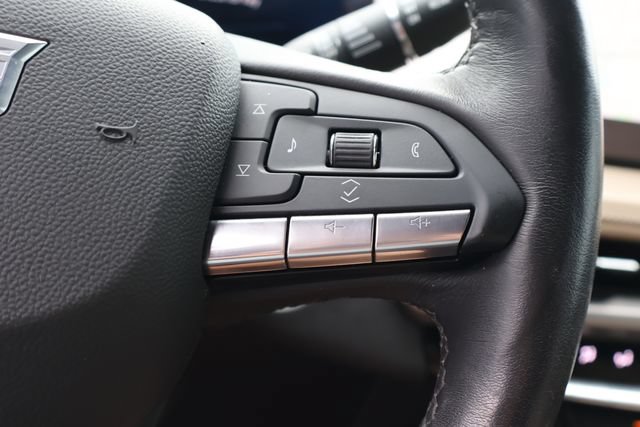 Used 2024 Cadillac XT4 Luxury w/ Cold Weather Package FWD image 24