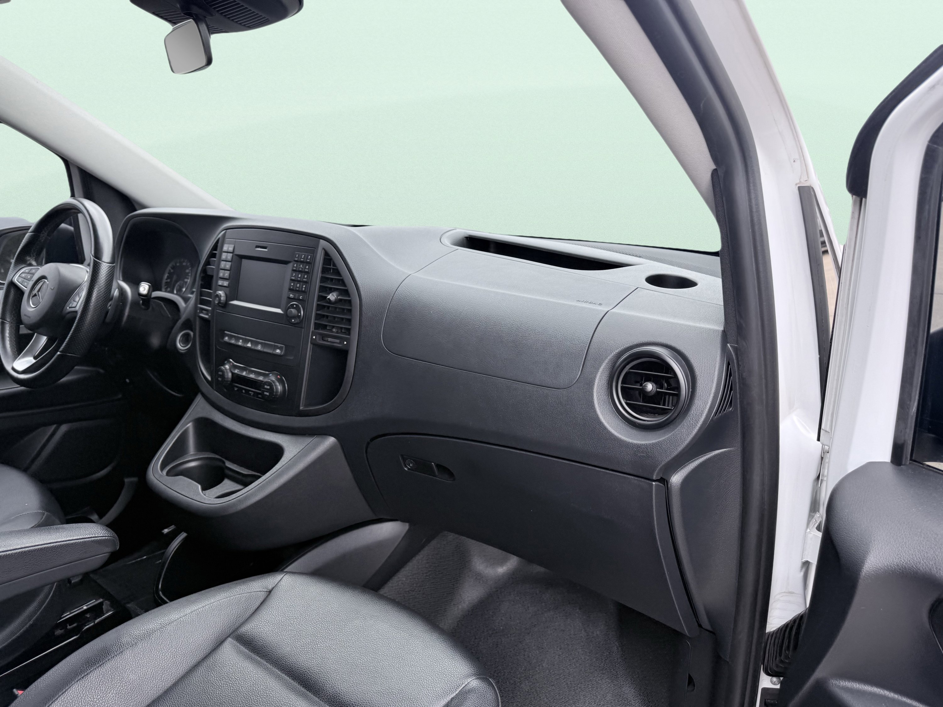 Used 2018 Mercedes-Benz Metris Passenger image 46