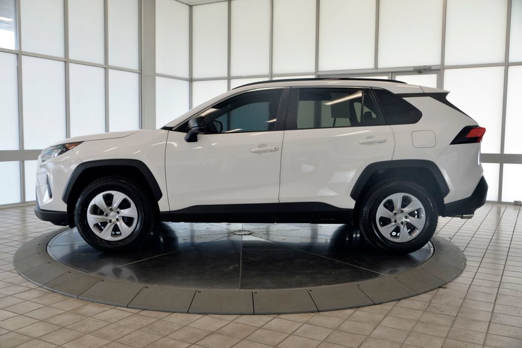 Used 2019 Toyota RAV4 LE FWD image 5