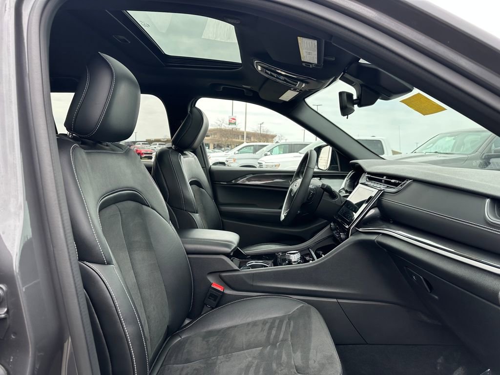 Used 2023 Jeep Grand Cherokee L Laredo image 22