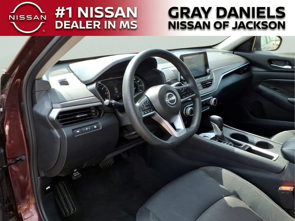 Used 2025 Nissan Altima 2.5 SV FWD image 9