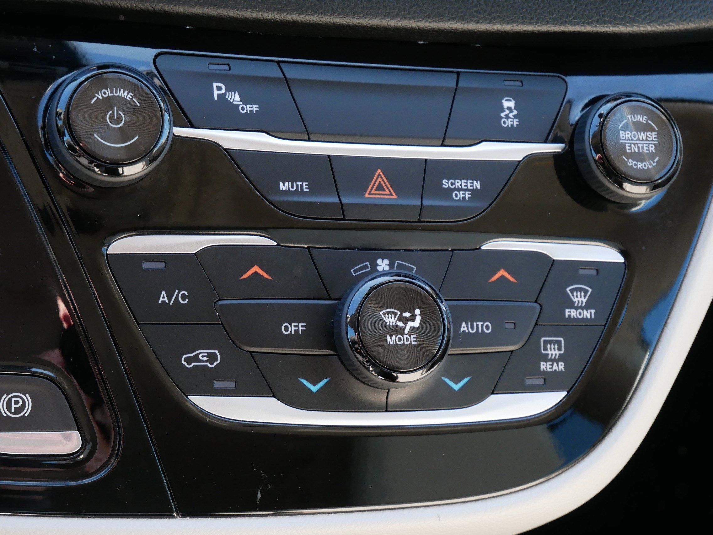 Used 2018 Chrysler Pacifica Touring Plus image 23