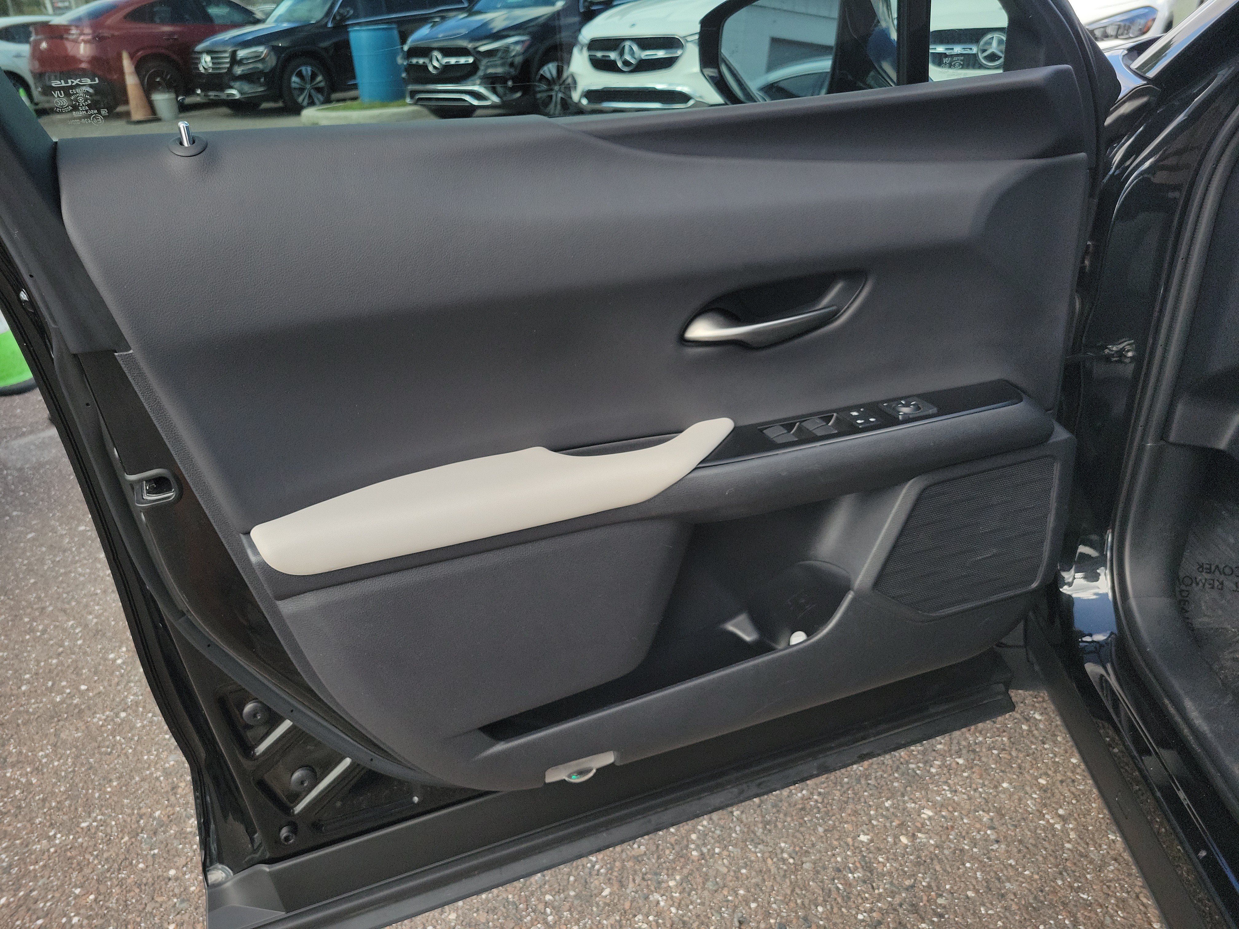 Used 2022 Lexus UX 200 w/ Accessory Package (Z2) FWD image 17