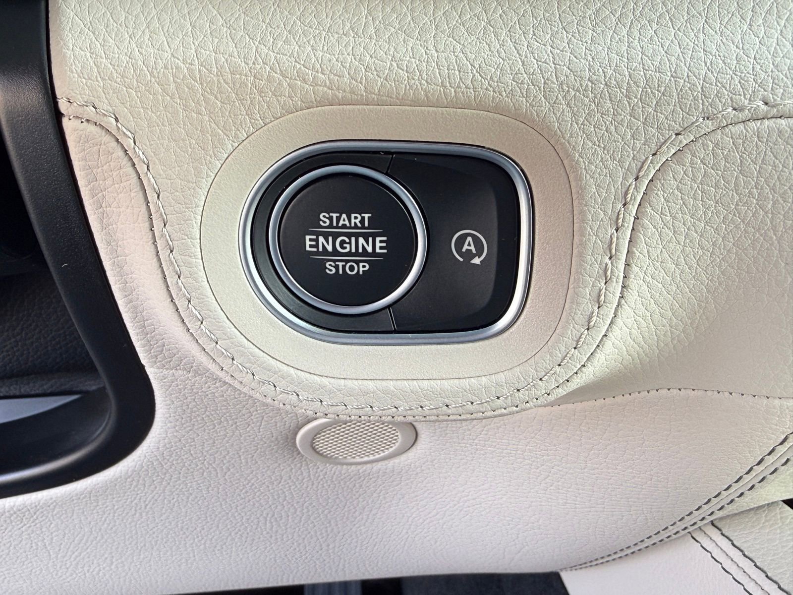 Used 2025 Mercedes-Benz GLS 450 4MATIC image 37