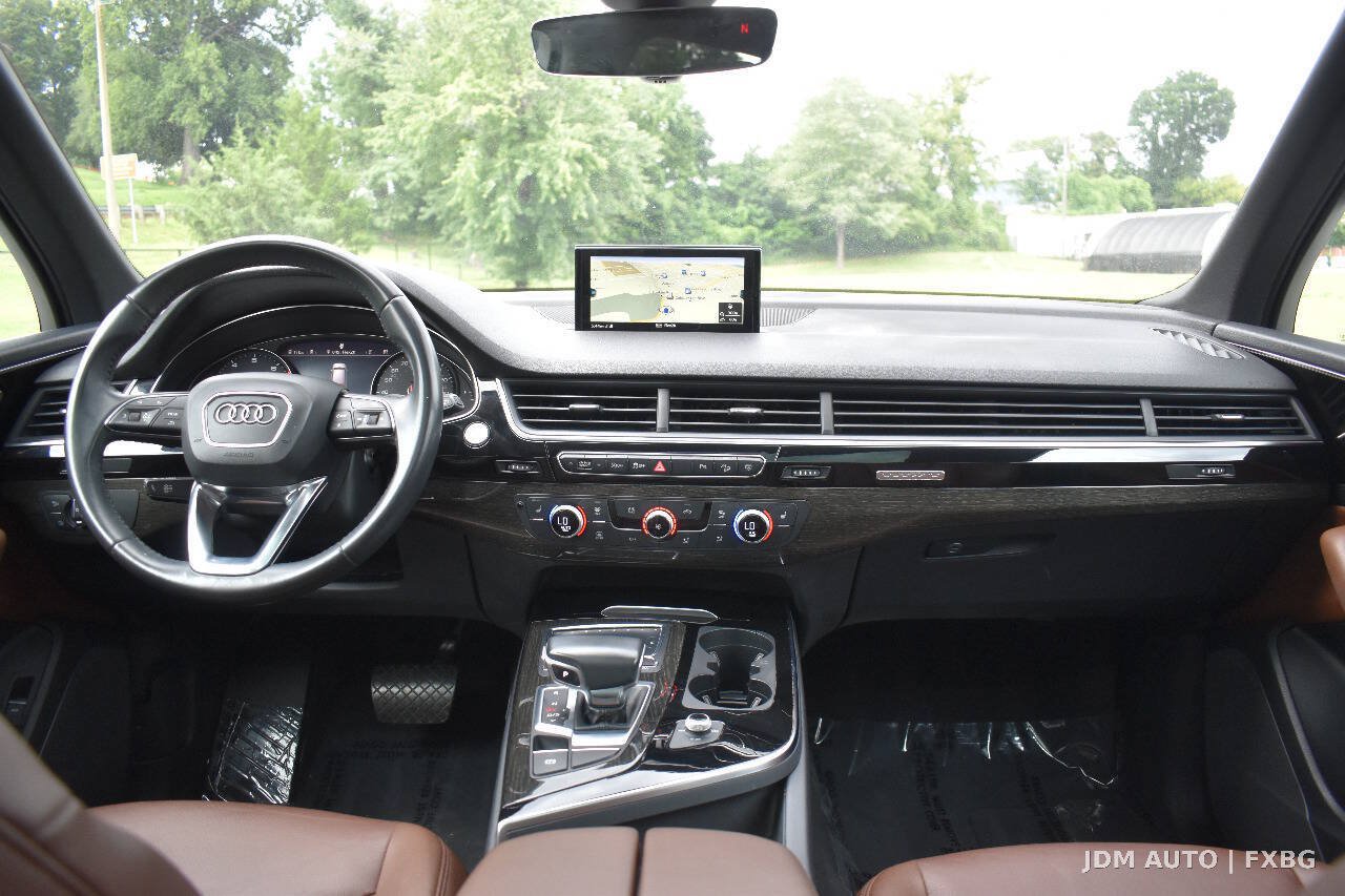 Used 2019 Audi Q7 3.0T Premium w/ Convenience Package AWD/4WD image 18