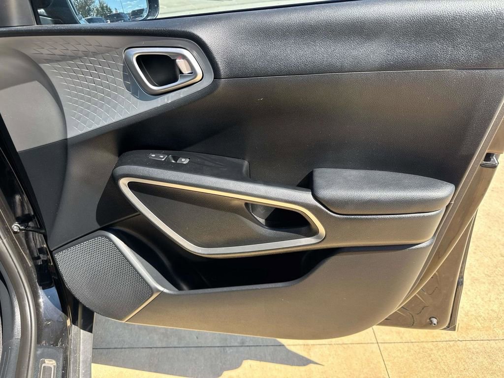 Used 2021 Kia Soul LX image 14