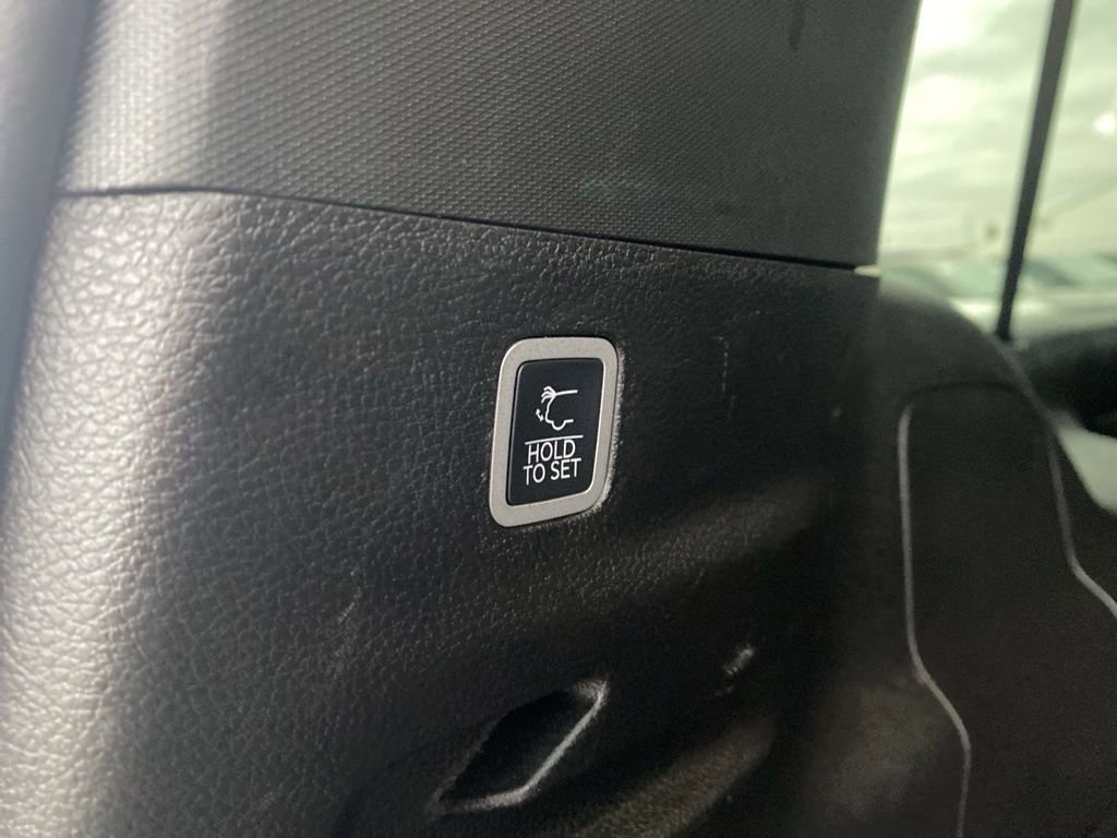 Certified 2024 Jeep Wagoneer L Series II w/ Flexible Seating Group image 19