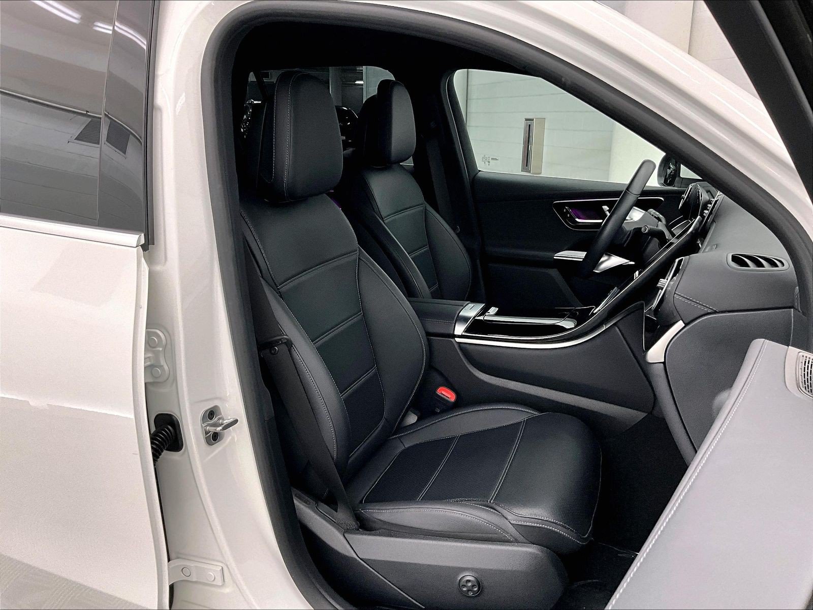 Certified 2025 Mercedes-Benz GLC 300 image 6