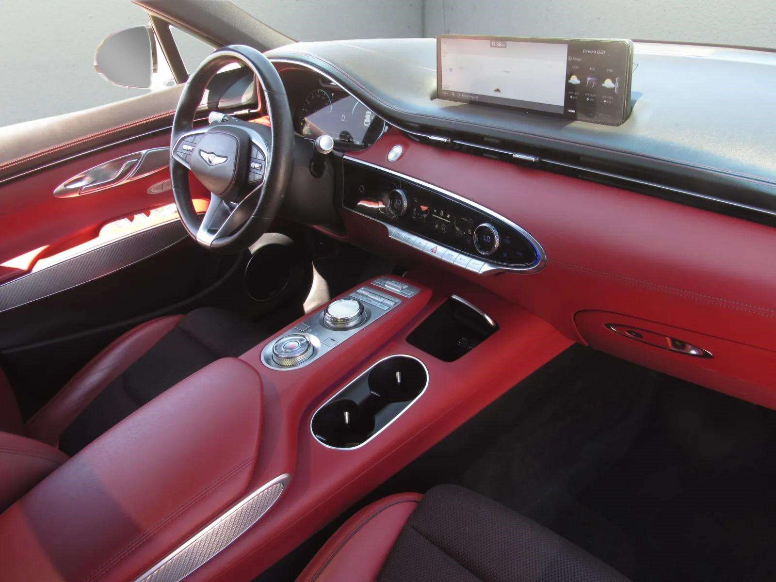 Used 2023 Genesis GV70 2.5T w/ Sport Prestige Package AWD/4WD image 9