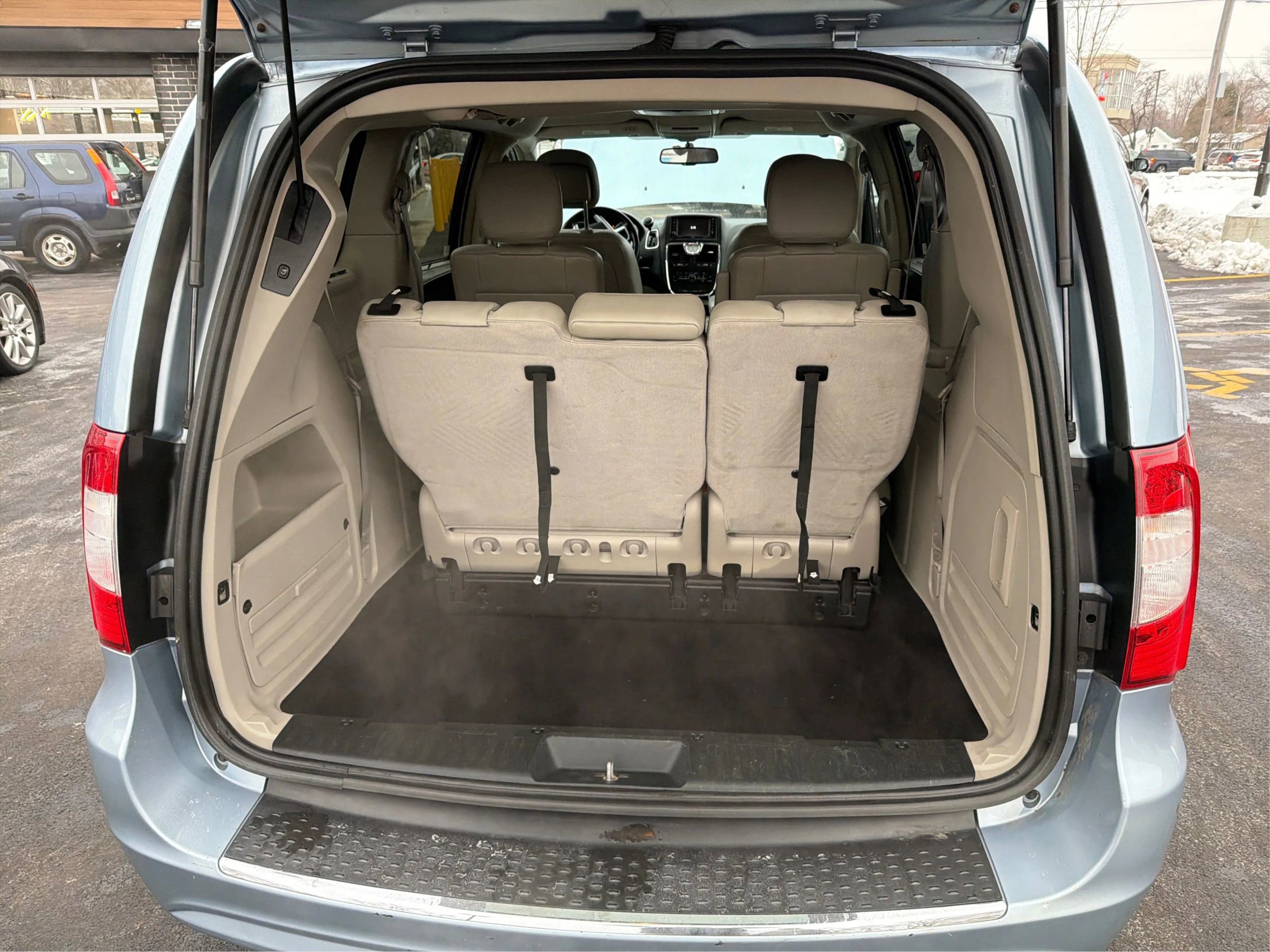 Used 2013 Chrysler Town & Country Touring image 15