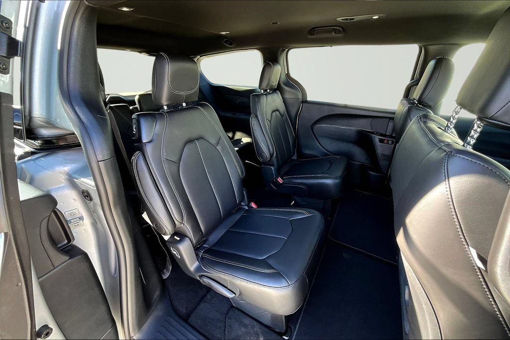New 2026 Chrysler Pacifica Select FWD image 14
