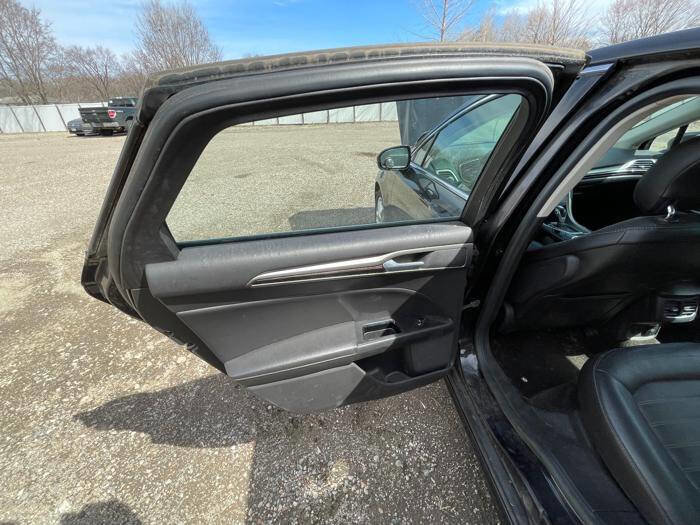 Used 2014 Ford Fusion SE w/ Equipment Group 202A image 24