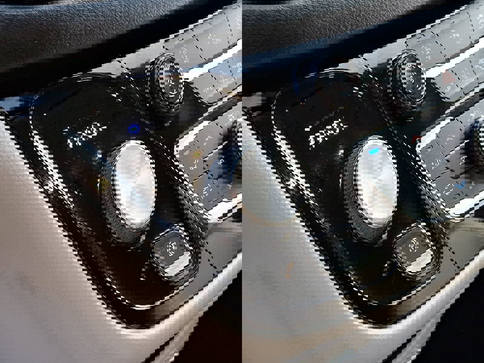 Used 2019 Chrysler Pacifica Touring-L image 16