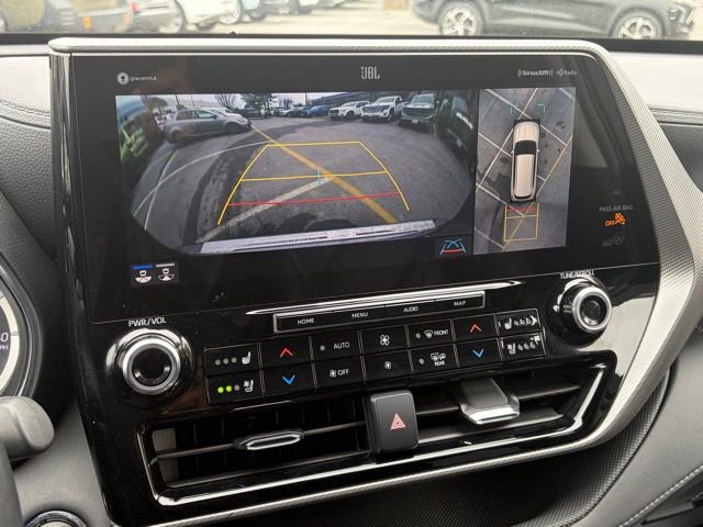 Used 2022 Toyota Highlander Platinum AWD/4WD image 3